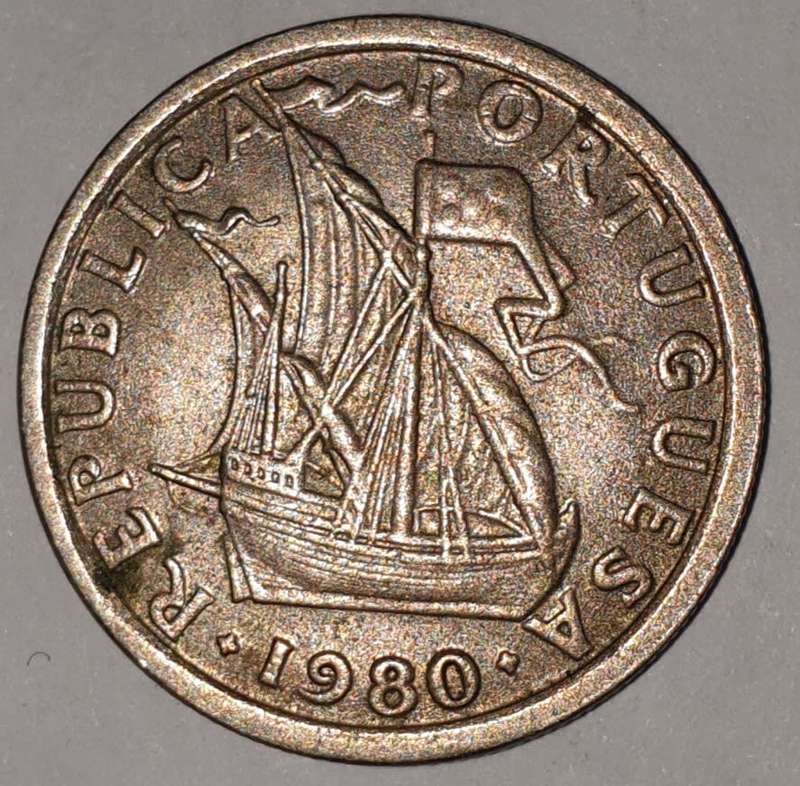 1980 - 2.5 ESCUDOS - 2$50 - 2 1/2 - PORTUGAL - PORTUGUESA - KM#590 - COPPER-NICKEL - PORTUGUESE